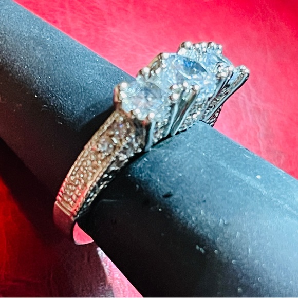 ♥️Classic 3-Stone 925 Sterling Silver Vintage Style Anniversary Ring! - Picture 3 of 16